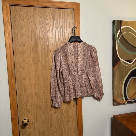 Melrose & Market Small w/Geometric Print Balloon Sleeve Peplum Blouse - EUC - Picture 2 of 5